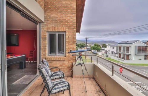 Onrus Maison | C-Onrus, Pool, Seaview, 5Bed, 5Bath, Bar, BBQ