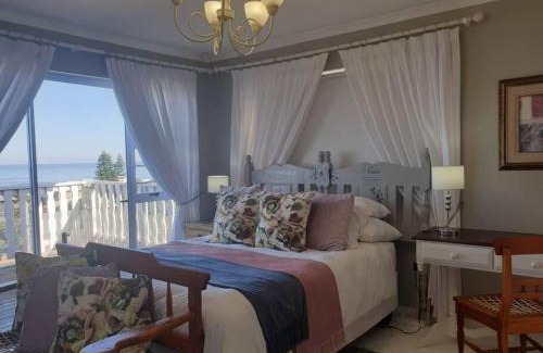 Glentana Appartement | C the Sea 3bedroom house with 2 queen and 2 single beds max 6sleep 2bathroom walk distance to beach in Glentana Outeniqua Strand with free Wi-Fi and sea view