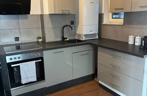 Kaiserslautern Appartement | C&V: 4 PP- 3 rooms - central + WLAN + Smart TV + box spring bed