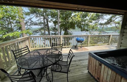 Mount Ida Maison | C18, Two bedroom, two bath log-sided loft Harbor North luxury loft cottage with hot tub cottage
