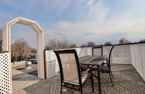 Bellerive Copropriété | Loft 16 pieds de plafond avec mezzanine et spa.