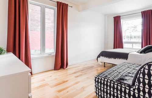 Hochelaga Appartement | Strawberry Stays! Secret to sweet dreams!
