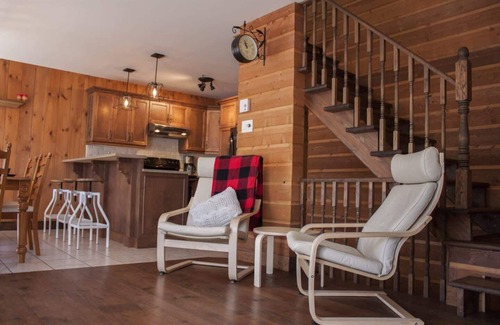Notre-Dame-Auxiliatrice-de-Buckland Chalet De Ski | Spa, Pool table, Mountain | Chalet Avalanche
