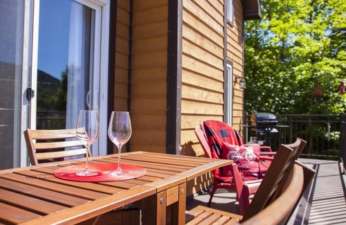 Notre-Dame-Auxiliatrice-de-Buckland Chalet De Ski | Spa, Pool table, Mountain | Chalet Avalanche