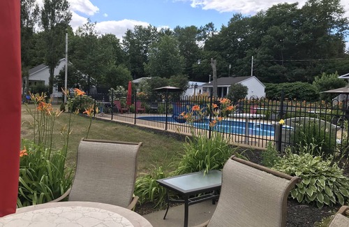 Saint-Jean-de-l'lle-d'Orleans Chalet De Ski | Vue et accès privé au fleuve, 5 chambres, 10 Invités, piscine chauffé Citq121170