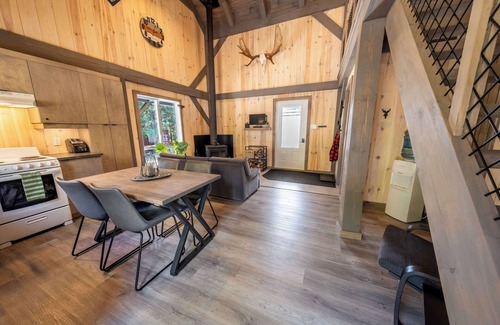 Sainte-Euphemie-sur-Riviere-du-Sud Chalet De Ski | Chalet des Pins Rouge - Spa