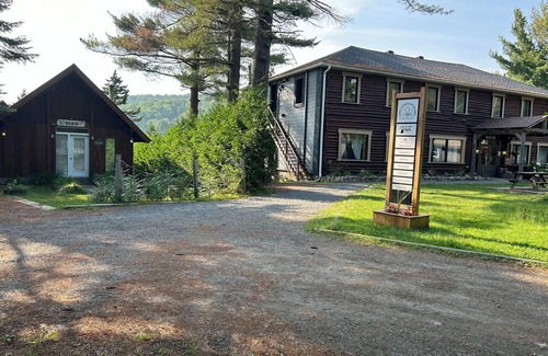 Sainte-Lucie-des-Laurentides Chalet De Ski | Cozy 2-Bedroom Chalet with exclusive Lake access- Your Peaceful Getaway