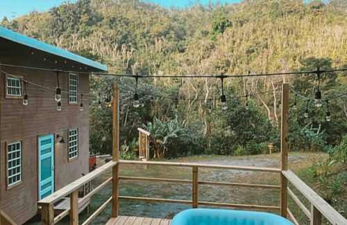 Bayamon Cabine | Cabaña Acogedora y Romántica con vista a las montañas a pasos del Río y cascada.