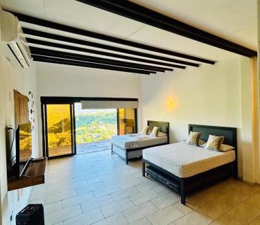 Sopetran Maison | Cabaña Cedro Amarillo - moderna con jacuzzi en Sopetran, cerca de Medellín