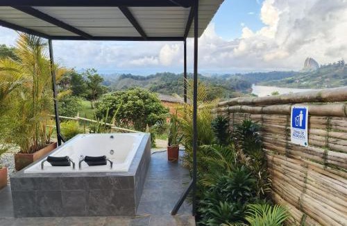 Guatape Maison | Cabaña el mirador azul