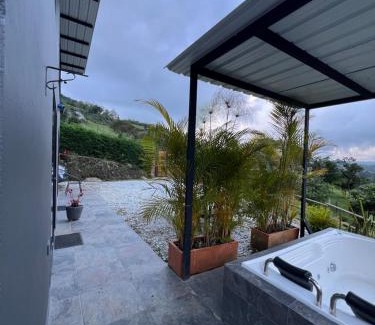 Guatape Maison | Cabaña el mirador azul