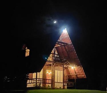 Venecia Chalet De Ski | Cabaña El Viejo del Monte