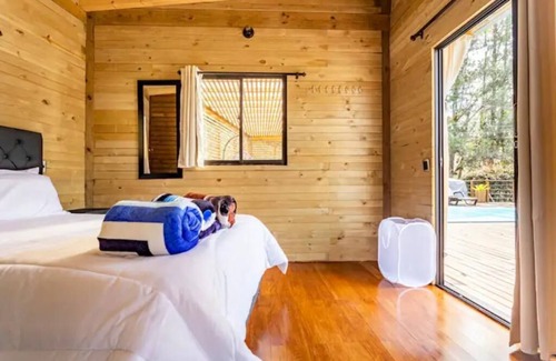 Guatape Cabine | Cabaña en Guatape 21 personas , jacuzzi, piscina, billar.