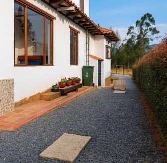Villa de Leyva Maison | Cabaña familiar con 3 dormitorios y baños privados