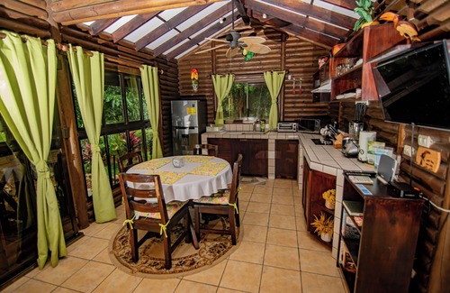 Barrio Pilo Cabine | Cabaña Los Tucanes - Couples Paradise!
