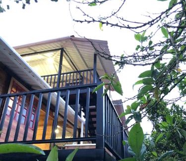 San Francisco Chalet De Ski | Cabaña tipo glamping en finca cafetera con zonas verdes, avistamiento de aves, paisaje cafetero