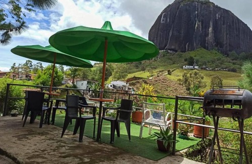 Guatape Cabine | Cabañas en Guatape con Vista Hacia La Piedra del Peñol