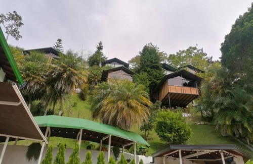 Guatape Cabine | Cabañas en Guatape con Vista Hacia La Piedra del Peñol
