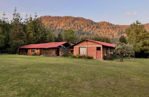 Valle de Bravo Chalet De Ski | Cabañas Los Saucos