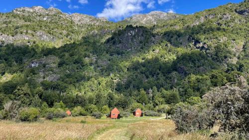 Chaiten Villa | Cabañas Refugio Río Roberto