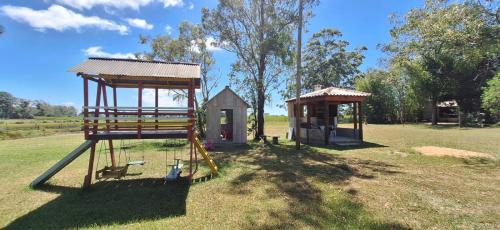 Osorio Maison | Cabana Cristal ll Campestre Em Sítio ll Wi-Fi Nômade Digital ll Táxi Fácil II Forno Microondas ll Quiosque Churrasqueira ll 6km da Estrada do Mar ll 8,1Km Prefeitura II 7,2Km UFRGS Litoral II 12km do Morro da Borrusia e das Praias Tramandai