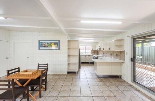 Yamba Maison | Cabana Feliz Yamba, Pet Friendly Cottage