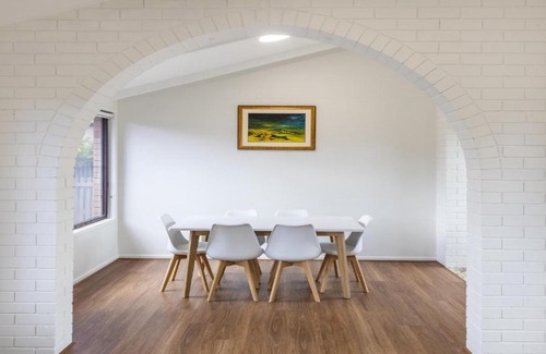 Yamba Maison | Cabana Feliz Yamba, Pet Friendly Cottage