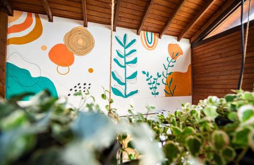 Vila Esperanca Maison | Cabana Perfeita a 800m da Praia - Lareira externa, Quintal Amplo, Pet Friendly, Ar condicionado, Netflix e Conforto completo