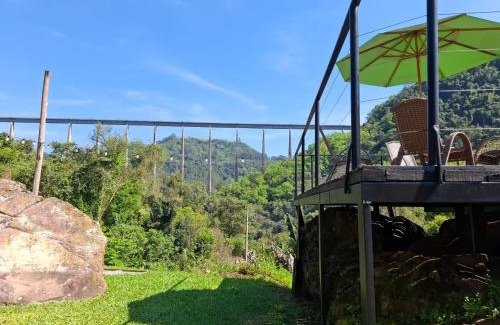 Vespasiano Correa Maison | Cabanas V13, segundo maior viaduto do mundo! Com ar