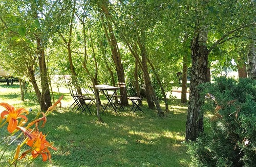 Servignat Cabine | Cabane enchantée type mobil-home au cœur de la nature bressane