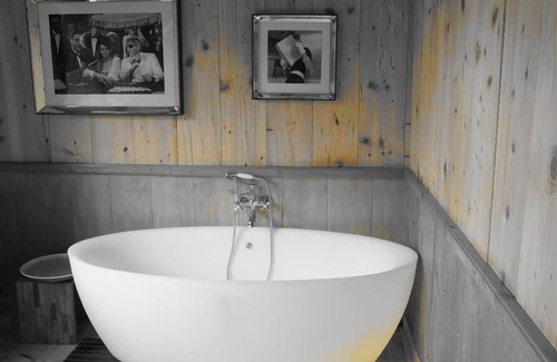 Colleville Cabine | cabane flottante elle fait son cinéma 8 10 pers