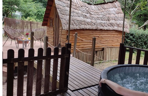 Guenrouet Cabine | Cabane Magique Insolite avec Spa Privatif & Petits Déjeuners