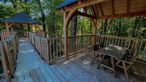 Lunas Lit Et Petit-Déjeuner | cabane perchée aux loges du temps a Lunas