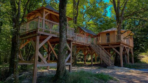 Lunas Lit Et Petit-Déjeuner | cabane perchée aux loges du temps a Lunas