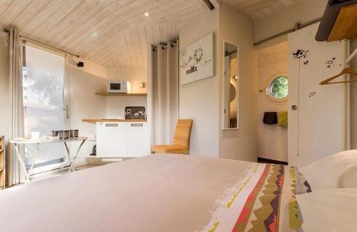 Port-Saint-Pere Lit Et Petit-Déjeuner | Cabane perchée avec lit king-size, salle d'eau, kitchenette, TV, Wi-Fi et petit-déjeuner inclus - FR-1-306-1237