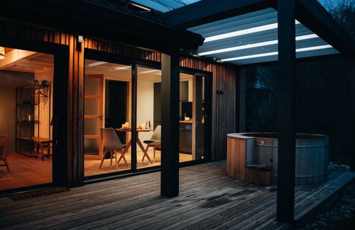 Champs-sur-Tarentaine-Marchal Chalet De Ski | Cabane-SPA Écrin d'Auvergne propose des Lodges avec SPA PRIVATIF Haut de Gamme