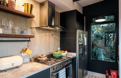 Numinbah Valley Cottage | Cabane Tiny Tree House Gold Coast Hinterland STAY PLAY EAT RELAX REPEAT
