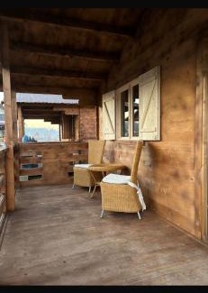 Racovita Maison | Cabanuta Din Deal