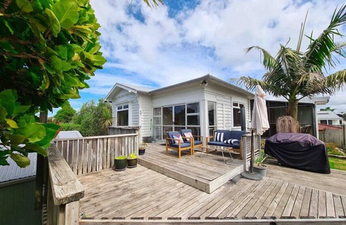 Papamoa Beach Cottage | Cabbage Tree Beach House - Summer or Winter Haven