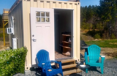Colonial Beach Cottage | Cabernet Cottage on Water at Monroe Bay Winery, tiny container cottage