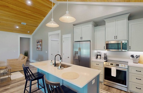 Waverly Maison | CABIN #1 AT SANCTUARY COVE