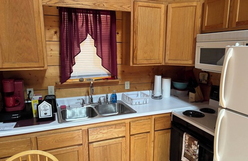 Clear Creek Cabine | {CABIN #1 of 4} "THE PEACEFUL CABIN" PET FRIENDLY!
