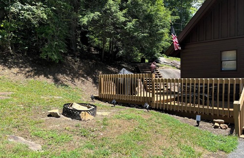 Clear Creek Cabine | {CABIN #1 of 4} "THE PEACEFUL CABIN" PET FRIENDLY!
