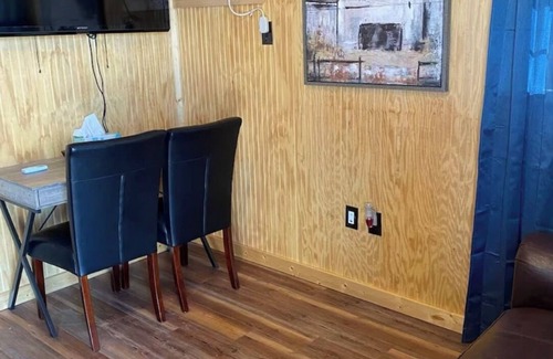 Bridgeport Station Balnéaire | Cabin 1: Your Secluded Lakeside Escape in Bridgeport, TX