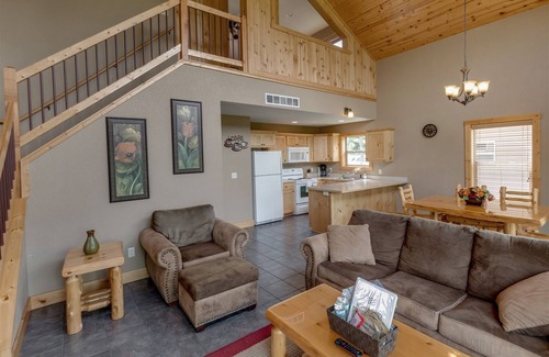 Walker Cabine | Cabin 108 - Pet Friendly/ Closed Loft/ Modern, Clean, Comfortable