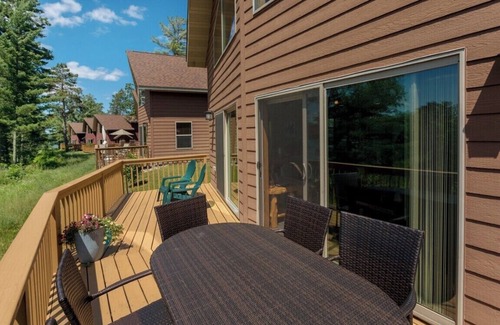 Walker Cabine | Cabin 108 - Pet Friendly/ Closed Loft/ Modern, Clean, Comfortable