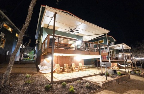 Bridgeport Cabine | Unique Cabin, Sauna, Hot Tub, FirePit, Games