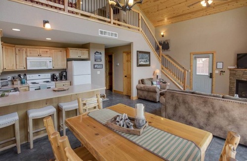 Walker Cabine | Cabin 110 - Pet Friendly/ Open Loft/ Modern, Clean, Comfortable