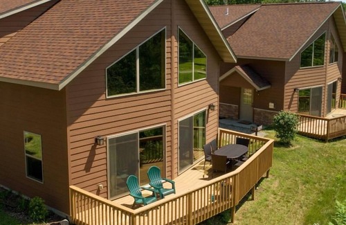 Walker Cabine | Cabin 110 - Pet Friendly/ Open Loft/ Modern, Clean, Comfortable