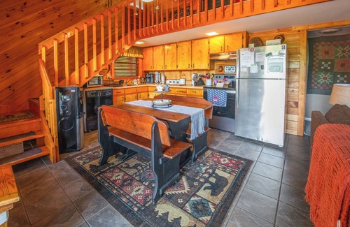 Almond Cottage | Secluded Cabin w/ Deck, Hot Tub & Lake Access!